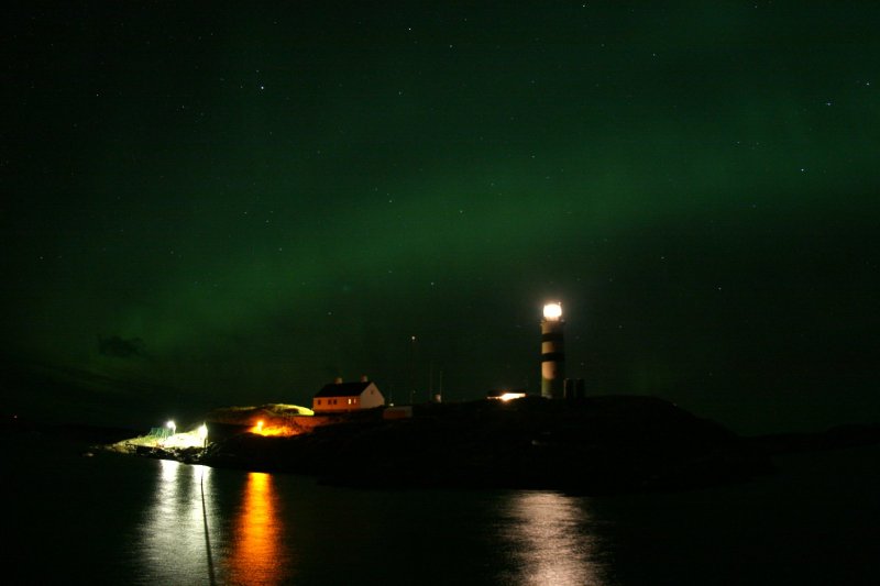  . (Aurora Borealis)
